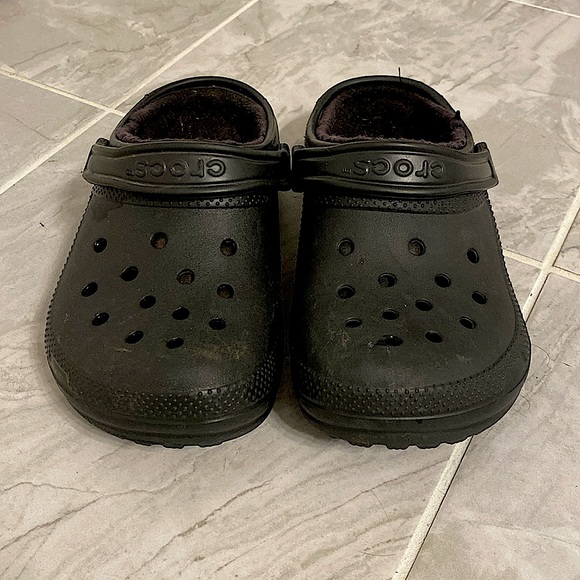 CROCS Shoes - Black Fluffy Crocs